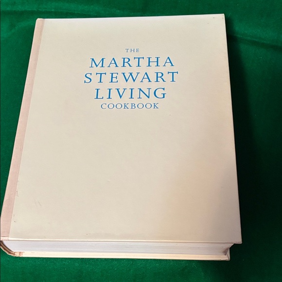 Martha Stewart Living Cookbook 2000 592 pages - Picture 1 of 12